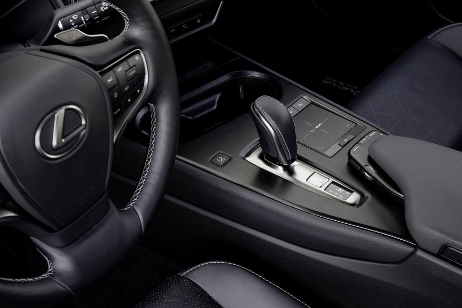 Детали интерьера Lexus UX300e 2020 года  (WW) (фото 57 из 62)